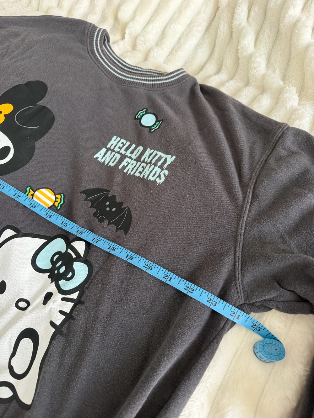 Hello Kitty Sweatshirt - Picture 3 of 4